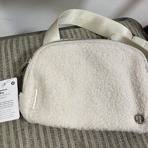 NWT Lululemon Everywhere Belt Bag